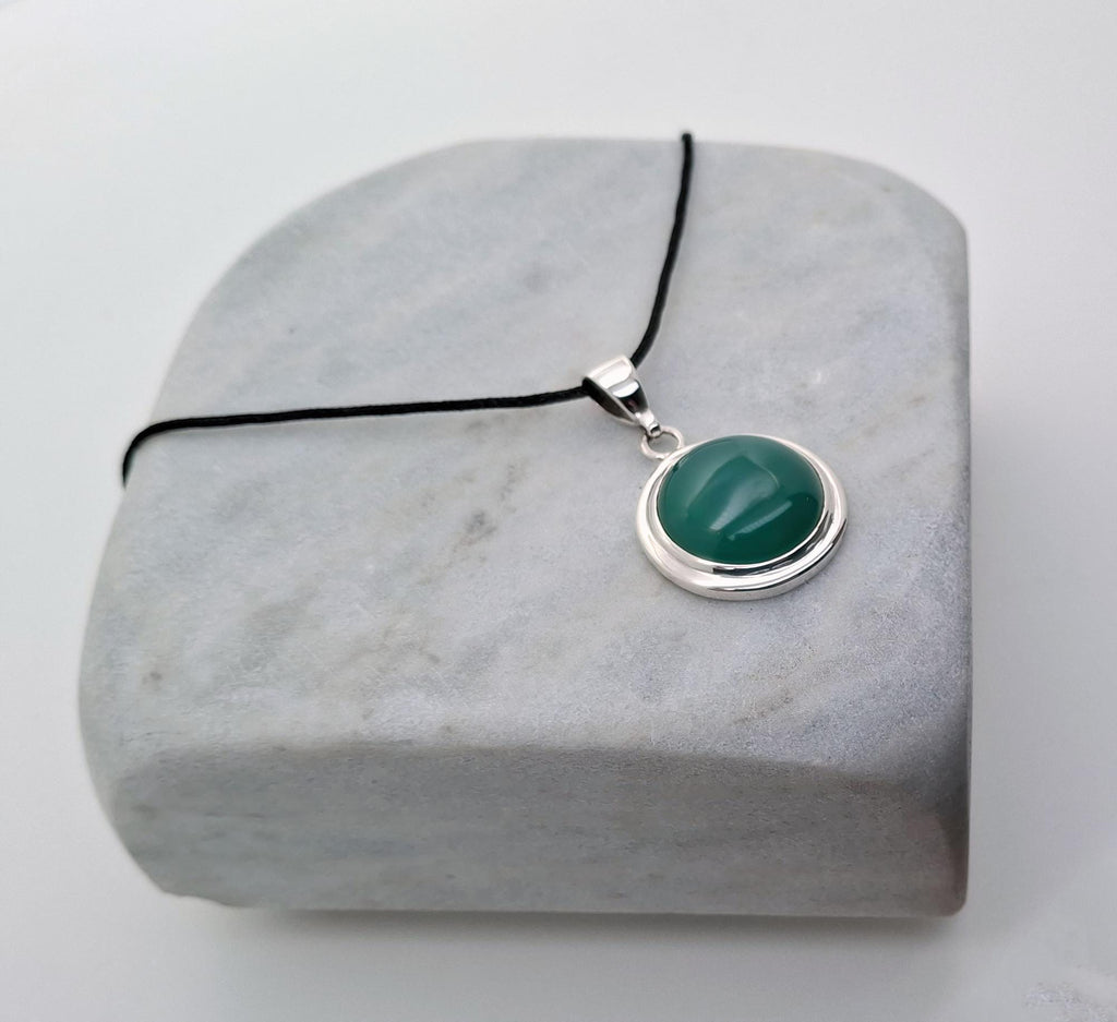 Green Agate Pendant Necklace | Sterling Silver Circle Gemstone Medallion | Heart Chakra Healing Talisman, additional detail
