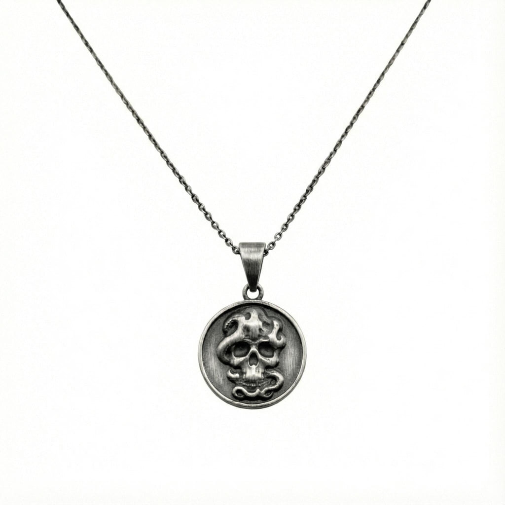Memento Mori Skull necklace side view, pendant and chain detail
