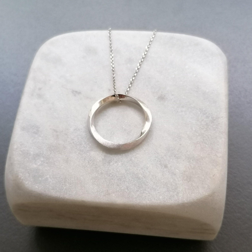 Mobius Necklace | Eternity Infinity Circle, close-up detail
