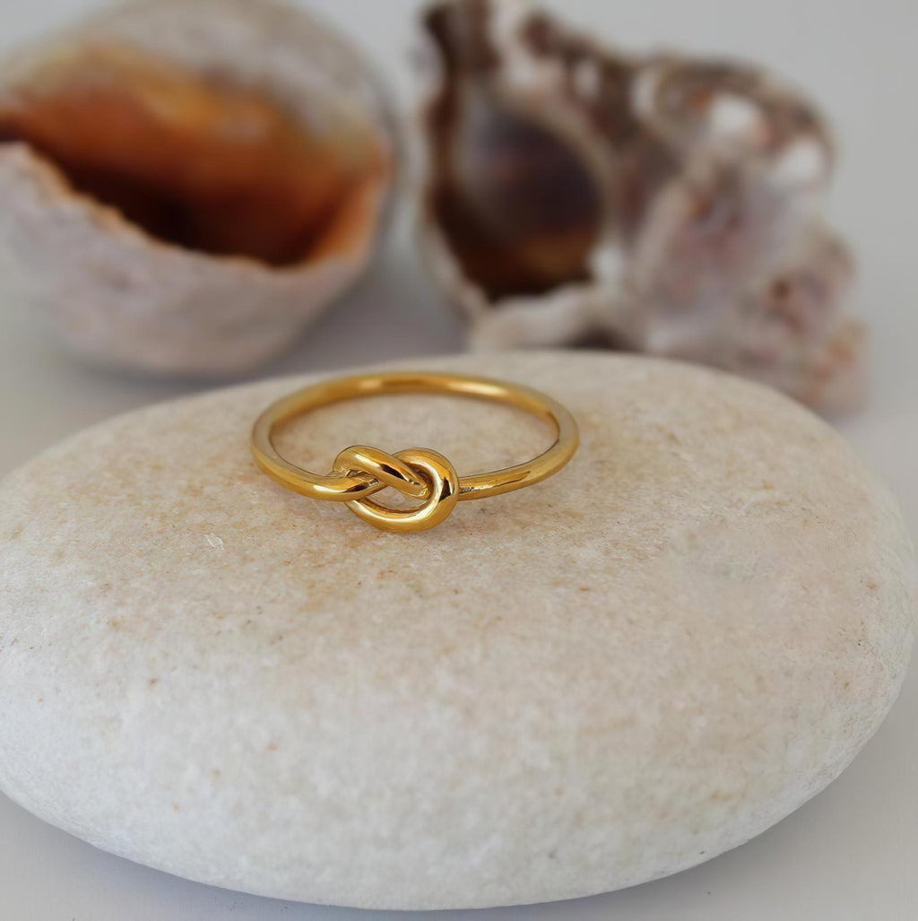 Love Knot Ring | Stacking Band, additional detail