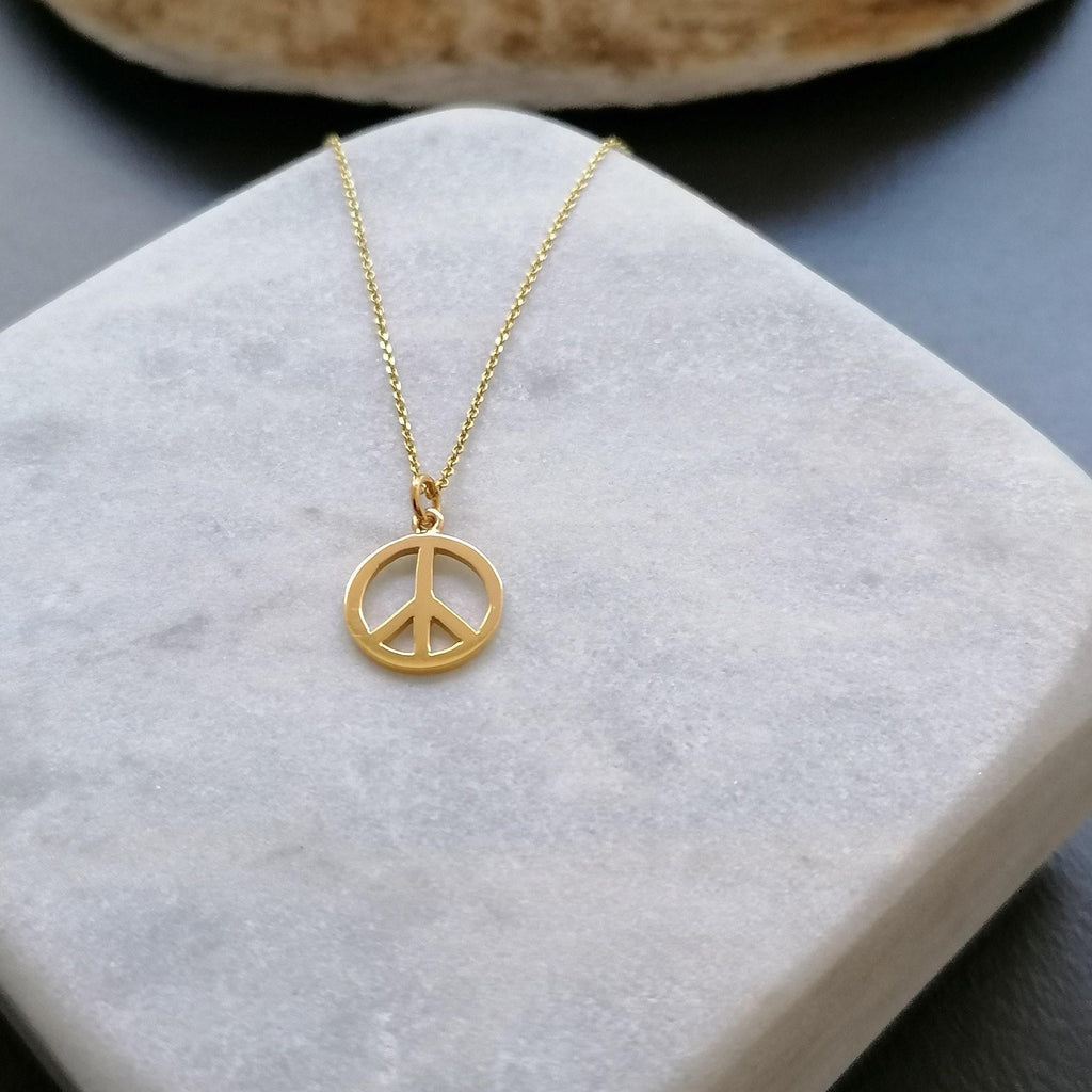 Dainty Peace Sign Necklace | Minimalist Serenity Talisman, close-up detail