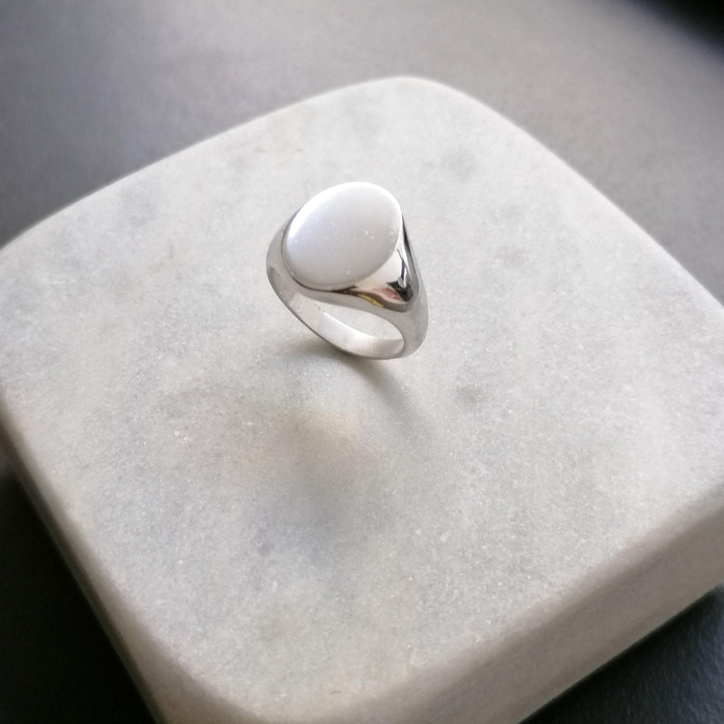 Unisex Silver Chevalier Ring | Minimalist Blank Signet, additional detail