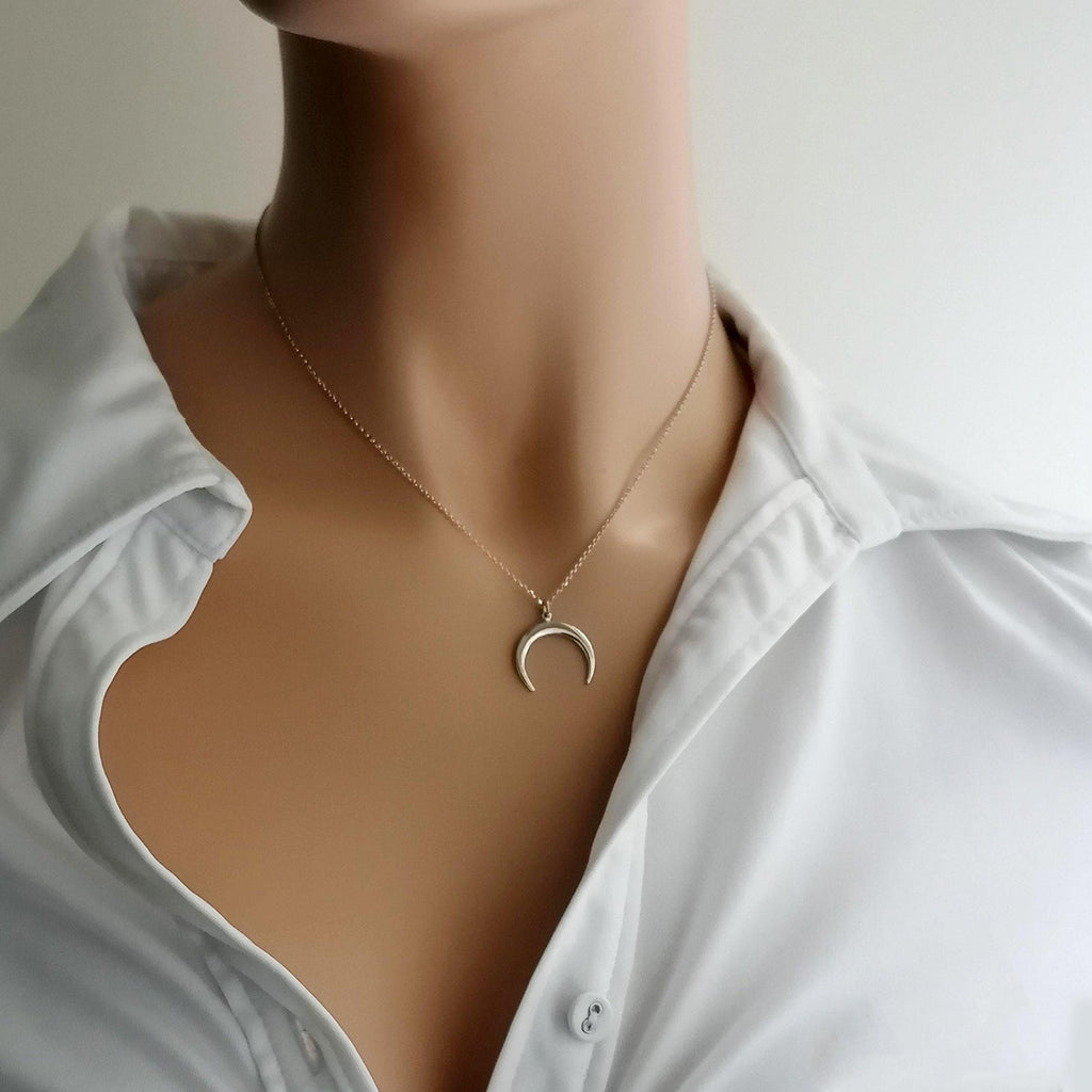 Double Horn Necklace | 14K Solid Gold Crescent Moon Pendant | Protection Charm, close-up detail